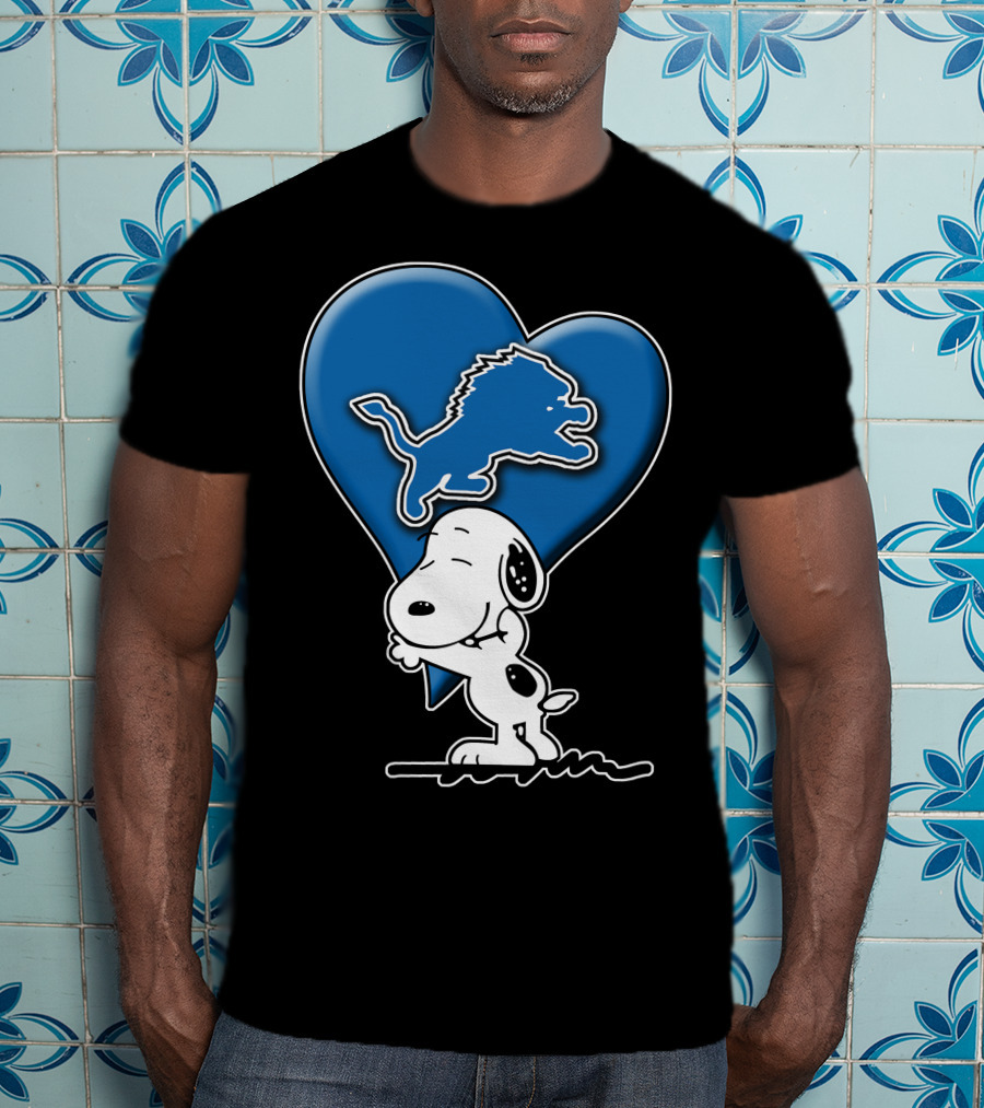 Snoopy Hugging Heart Detroit Lions T-Shirt