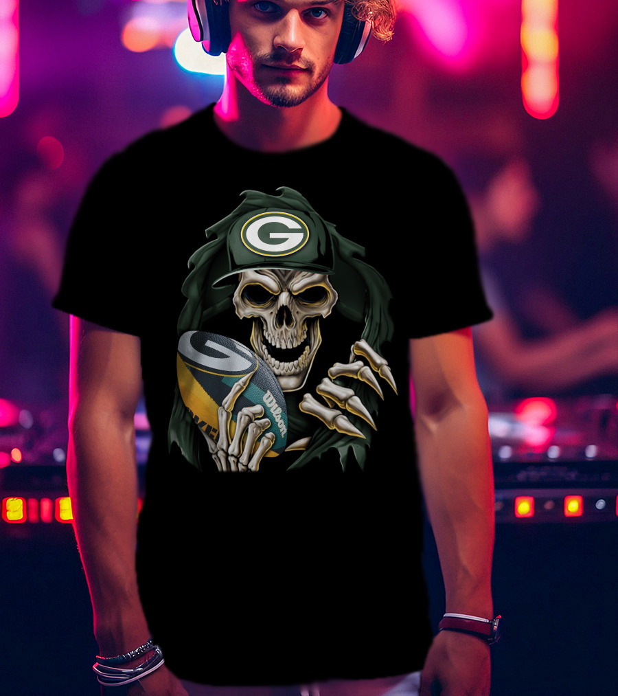 Skull Holding Wilson Football Green Bay Packers T-Shirt