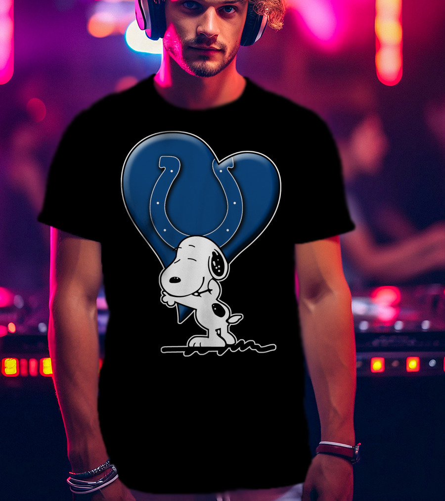 Snoopy Hugging Colts Horseshoe Heart Indianapolis Colts Snp T-Shirt