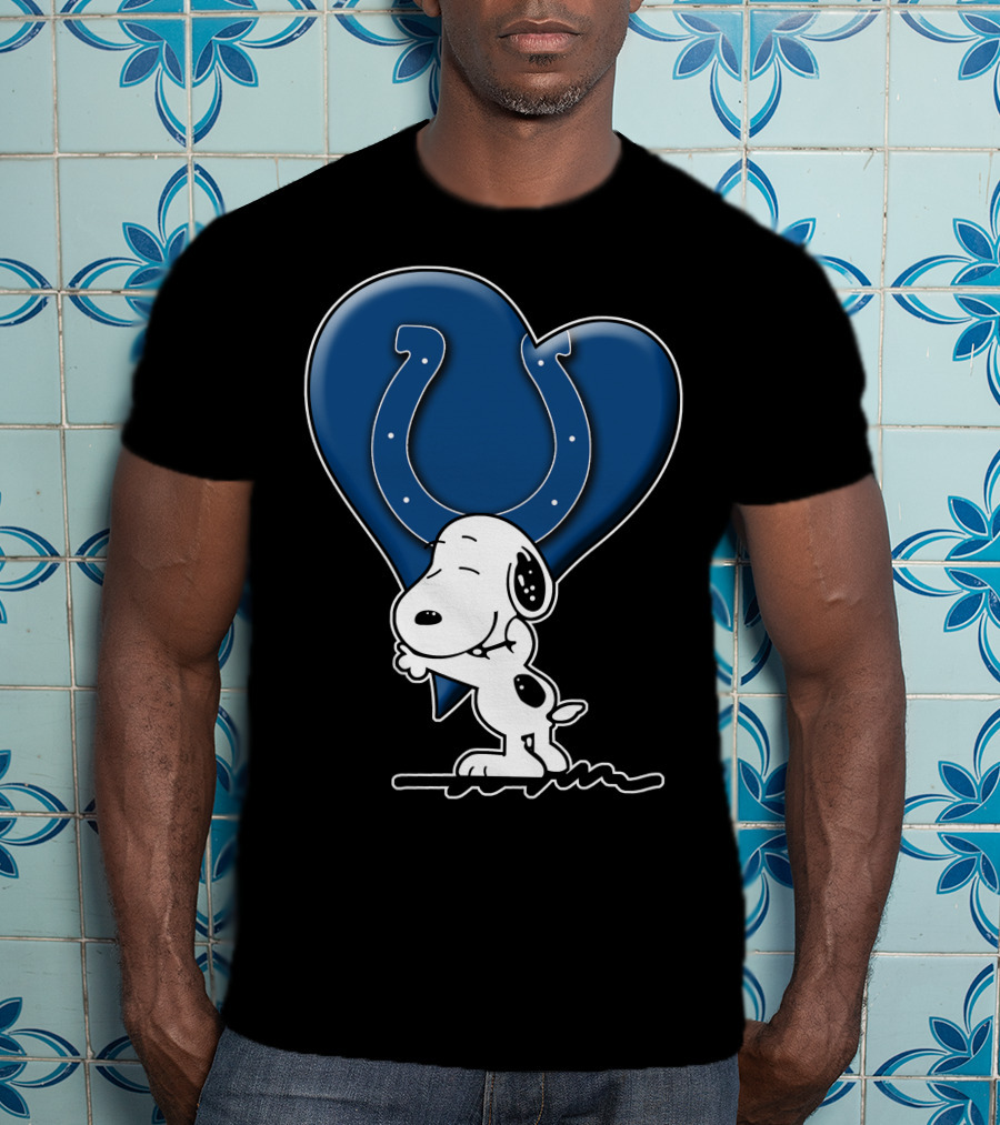 Snoopy Hugging Colts Horseshoe Heart Indianapolis Colts Snp T-Shirt