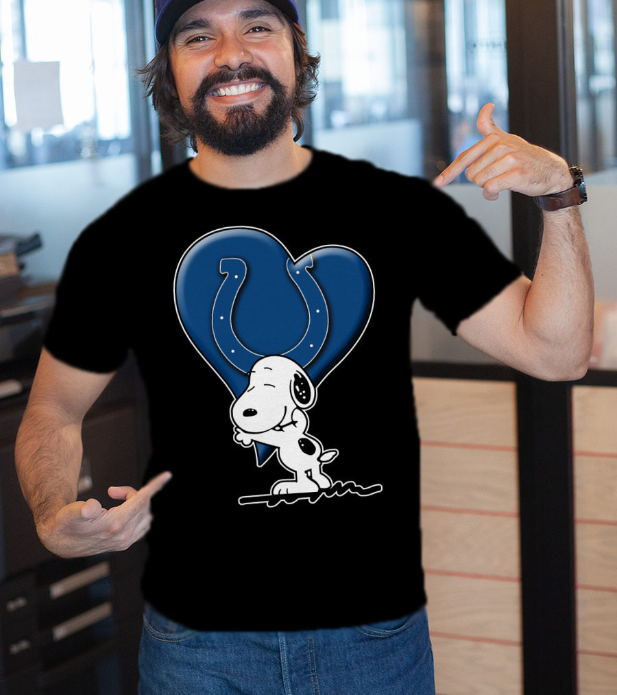 Snoopy Hugging Colts Horseshoe Heart Indianapolis Colts Snp T-Shirt