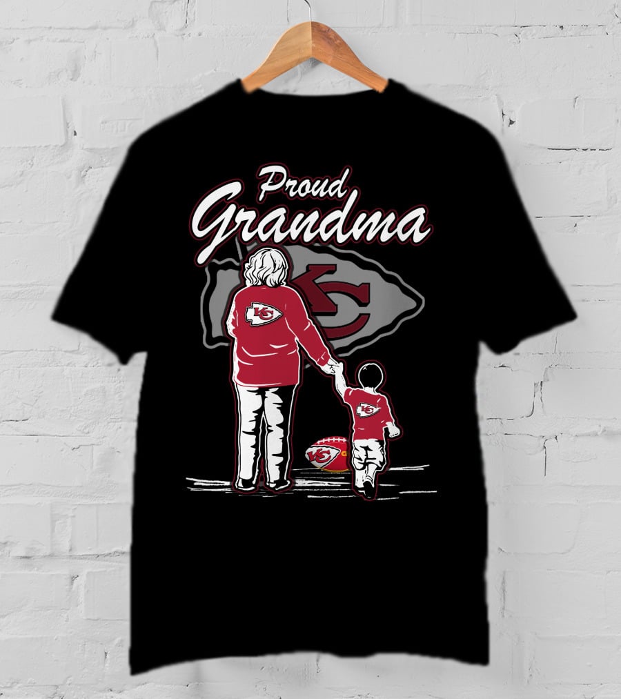 Proud Grandma Kansas City Chiefs Logo With Family T-Shirt