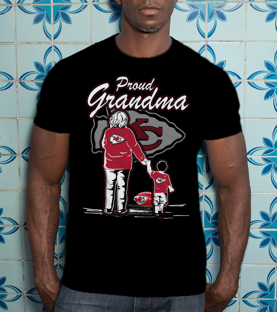 Proud Grandma Kansas City Chiefs Logo With Family T-Shirt
