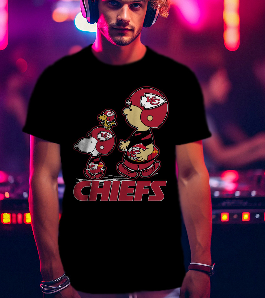 Snpfootball Kansas City Chiefs Snoopy Woodstock Helmet Charlie Brown T-Shirt