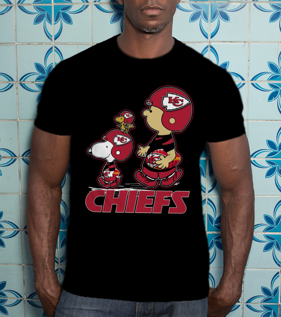 Snpfootball Kansas City Chiefs Snoopy Woodstock Helmet Charlie Brown T-Shirt