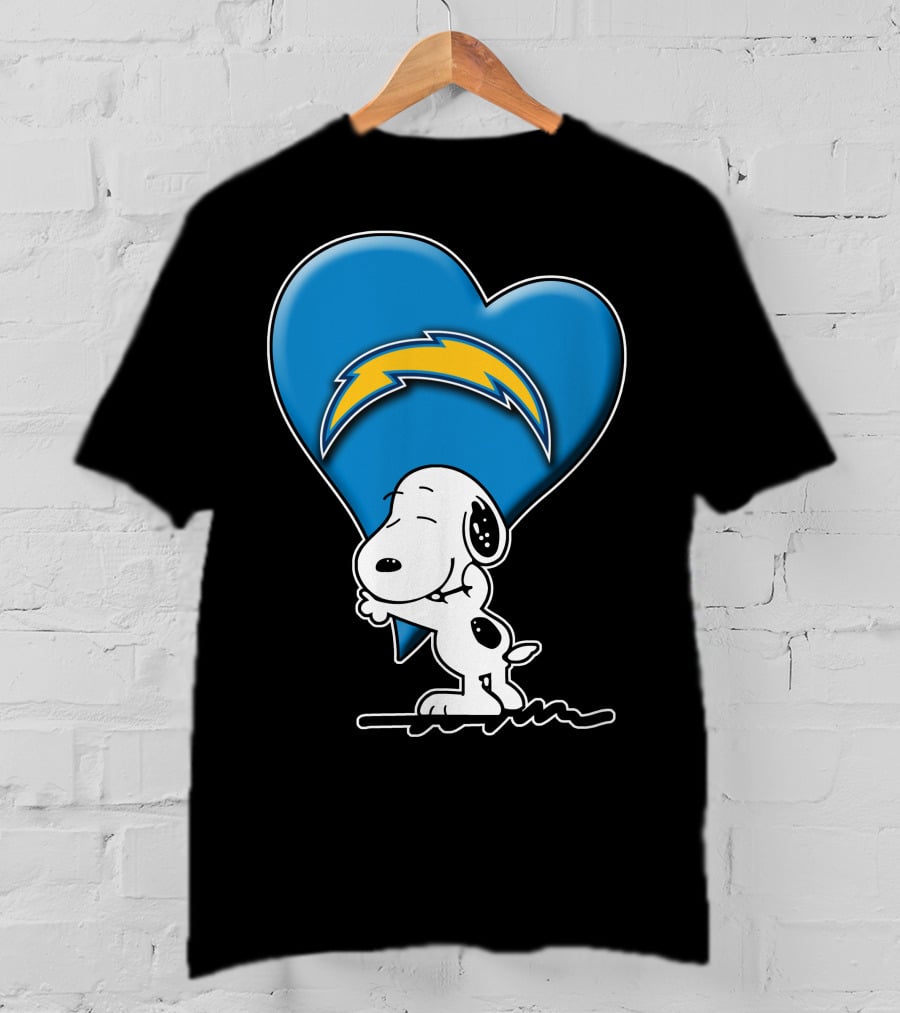 Snp V1 Los Angeles Chargers Snoopy Hugging Heart T-Shirt