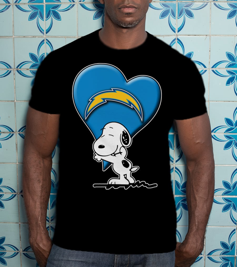 Snp V1 Los Angeles Chargers Snoopy Hugging Heart T-Shirt