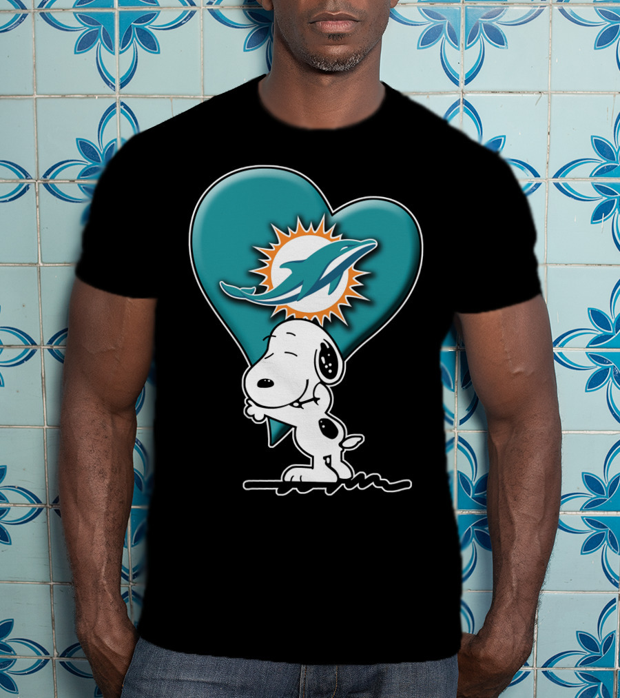 Snp V1 Snoopy Miami Dolphins Heart Hug T-Shirt