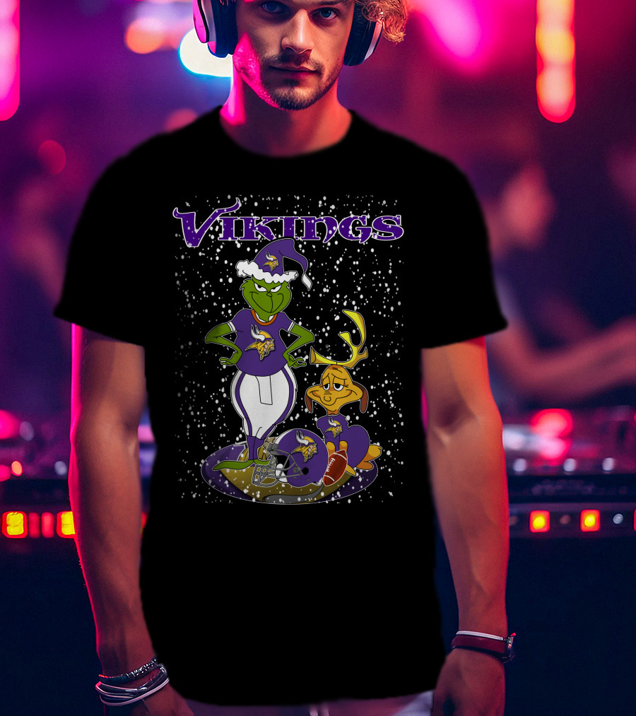Grinchxmas Minnesota Vikings Football Holiday Scene T-Shirt
