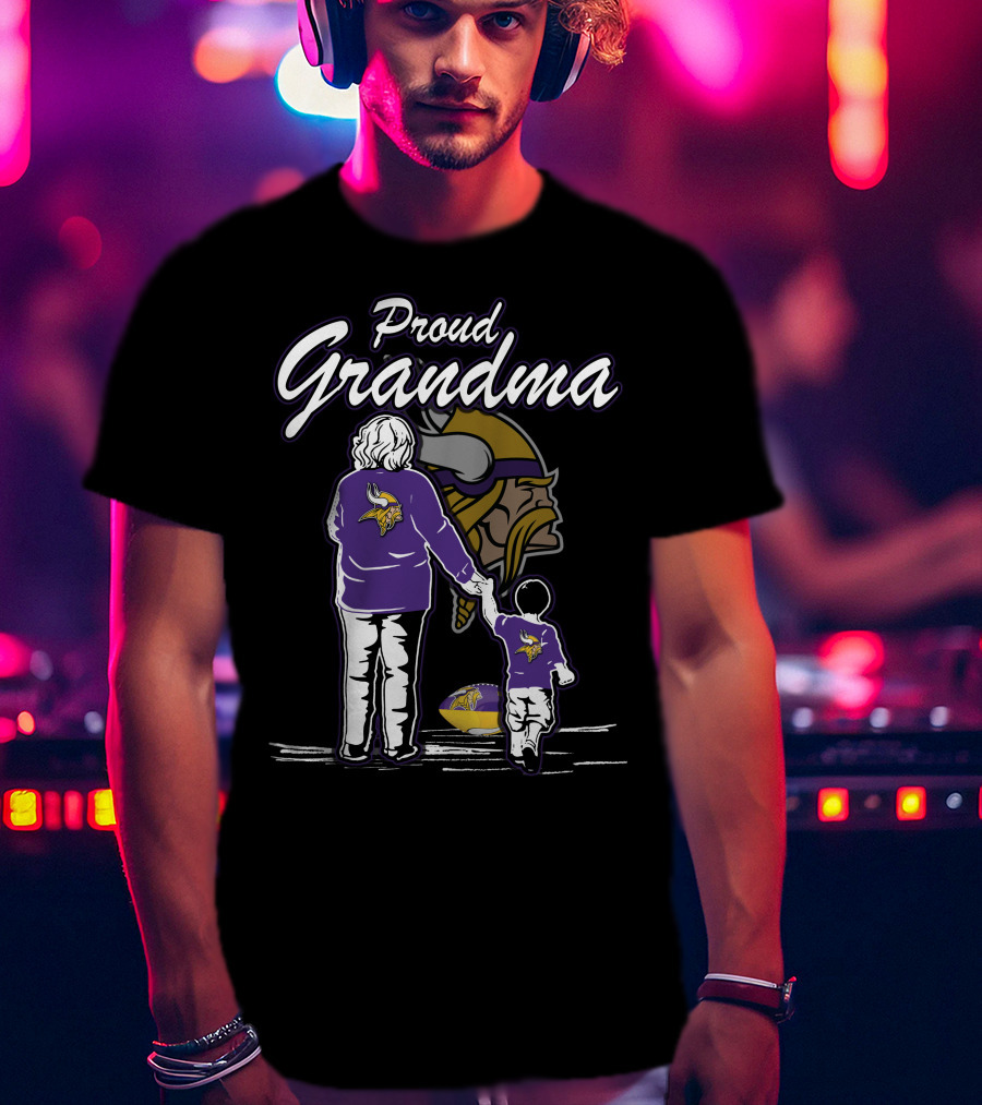 Proud Grandma Minnesota Vikings Family Football Fan T-Shirt