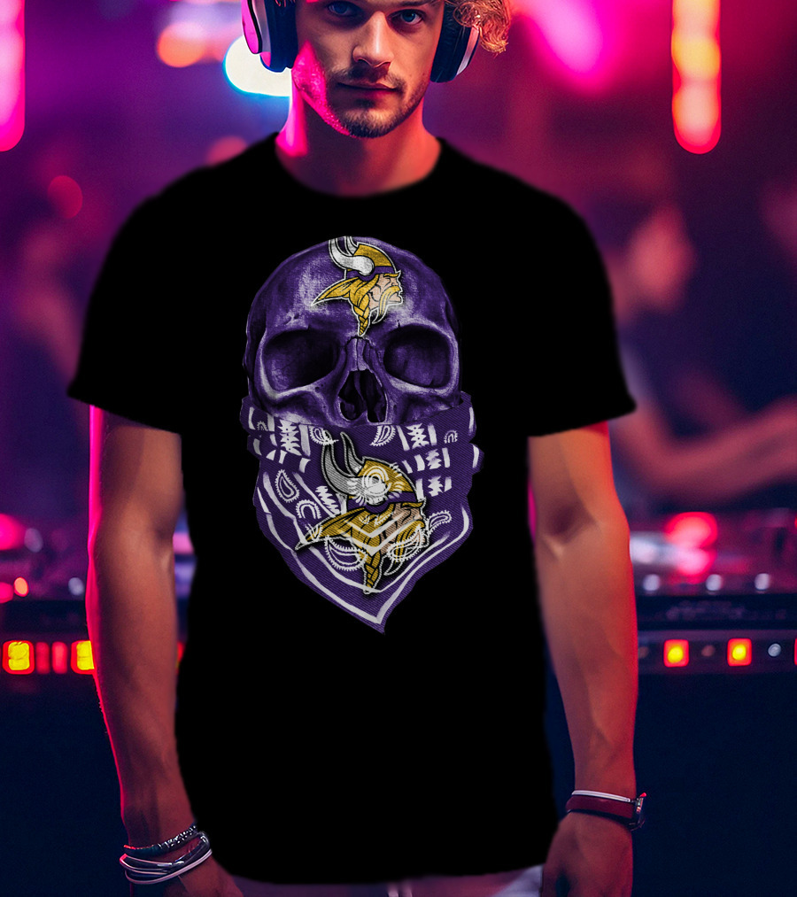 Skull Purple Bandana Minnesota Vikings NFL Football Team T-Shirt