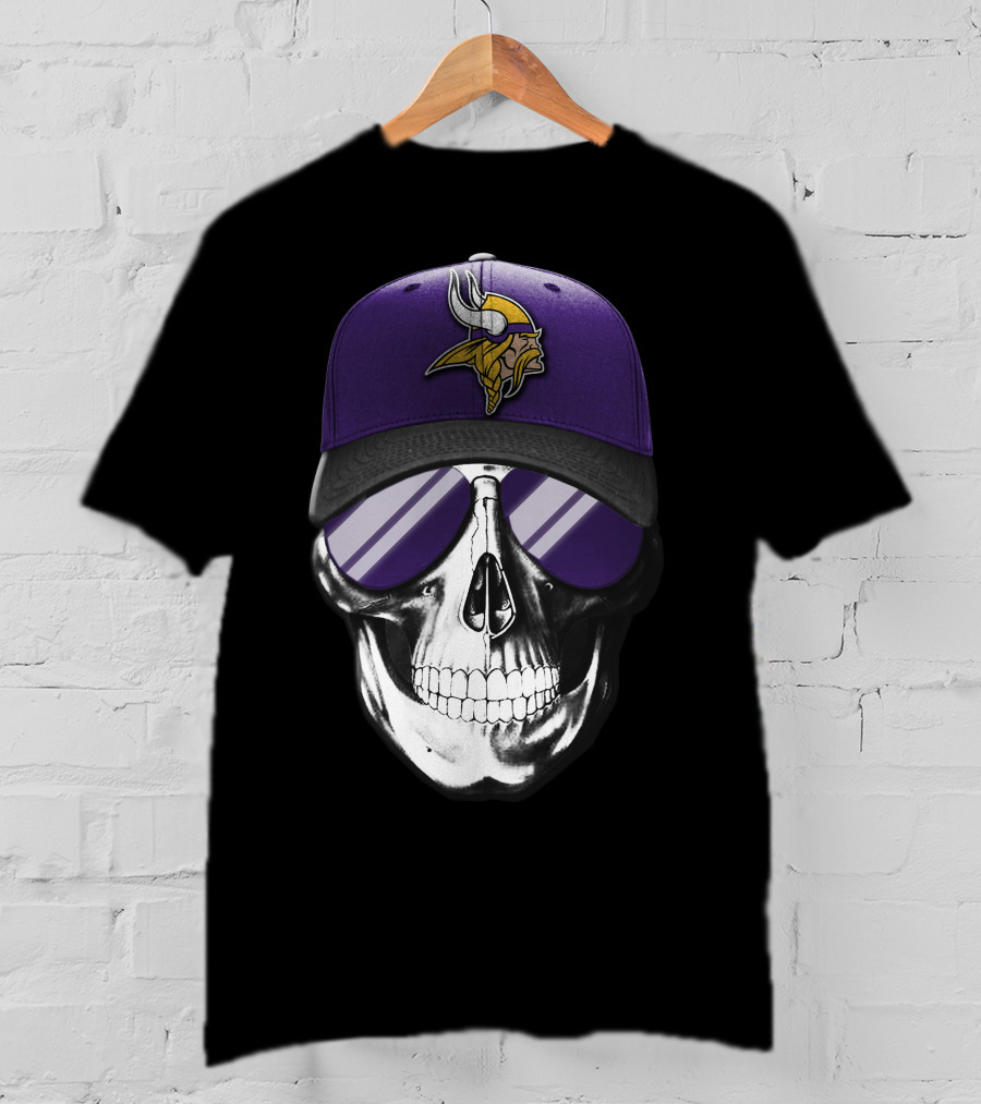 Minnesota Vikings Skull With Purple Hat T-Shirt