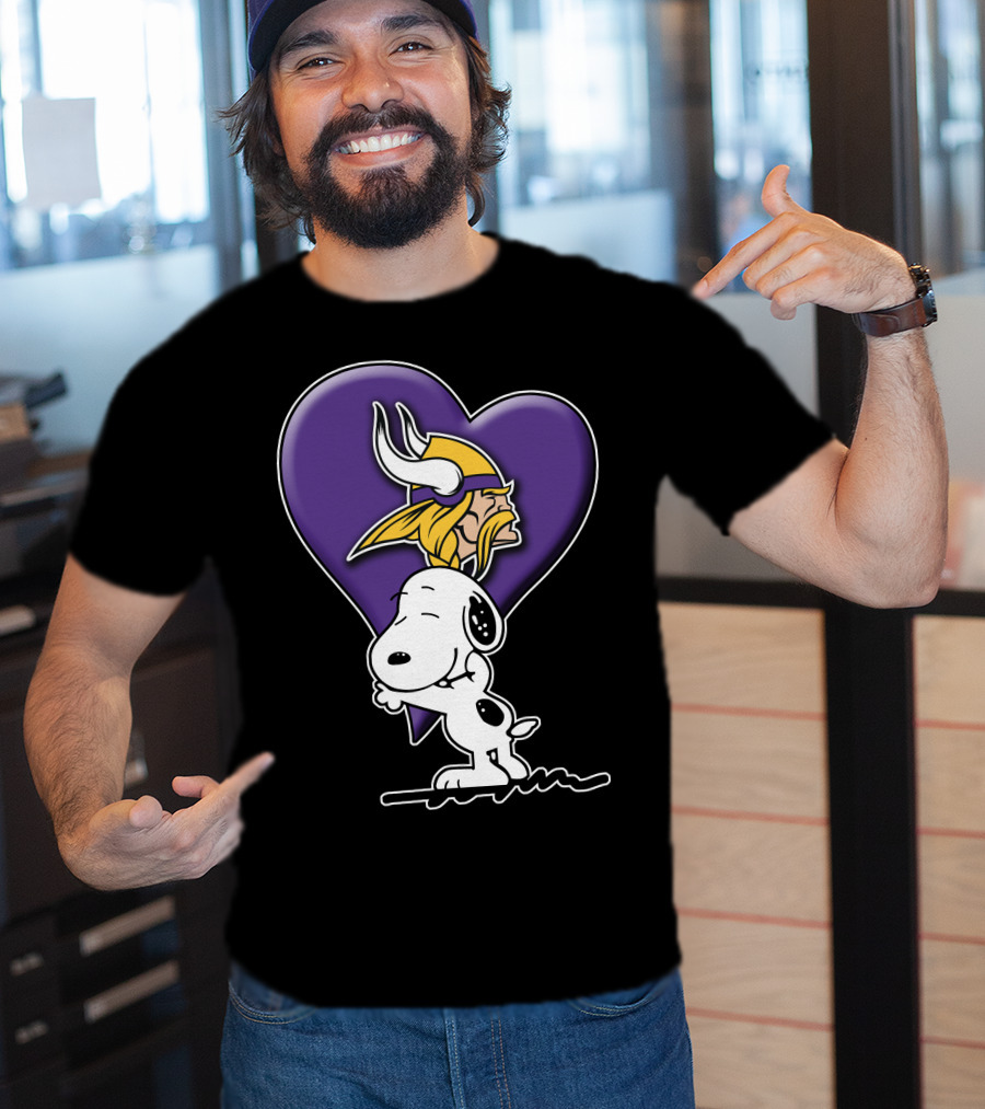 Snoopy Hugging Heart Minnesota Vikings T-Shirt