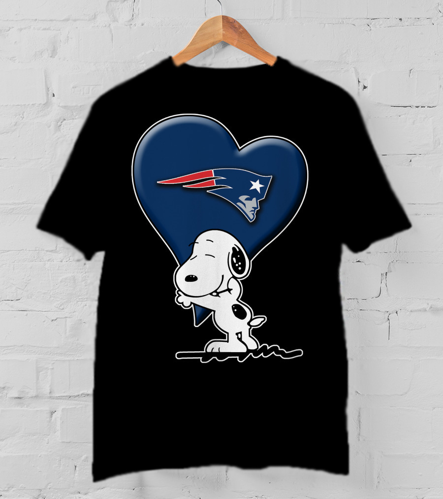 Snoopy Heart Hugging New England Patriots T-Shirt
