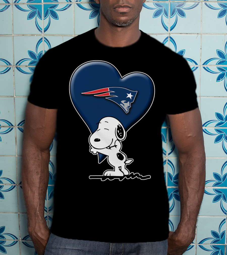 Snoopy Heart Hugging New England Patriots T-Shirt