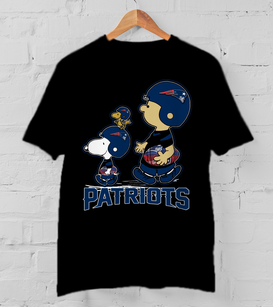 Snoopy Woodstock Charlie Brown Patriots Helmet New England Patriots T-Shirt