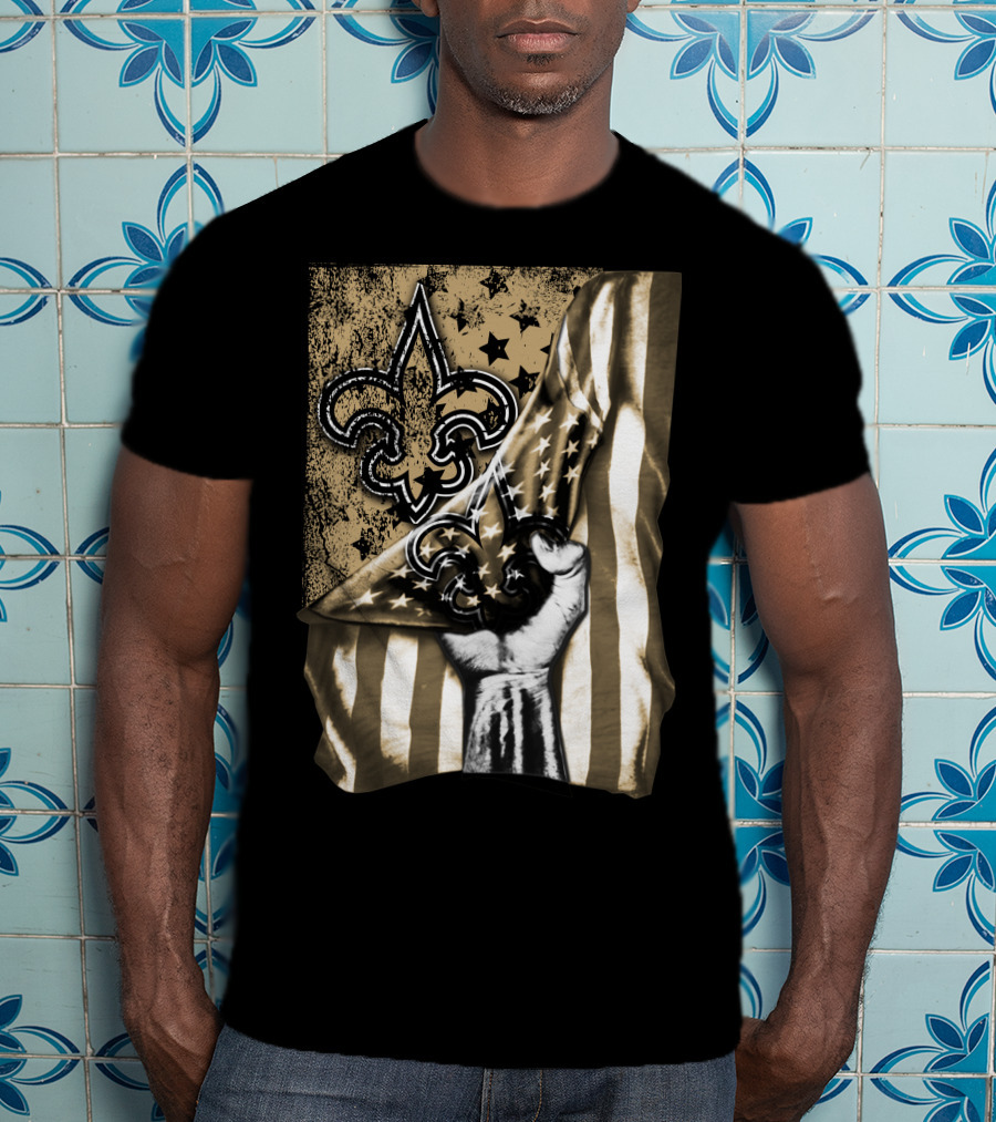 Flag New Orleans Saints Fleur-De-Lis Stars And Stripes Hand Pulling Black And Gold T-Shirt