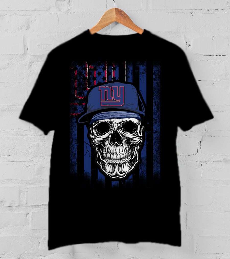 New York Giants Skull With Blue Hat And American Flag Background T-Shirt