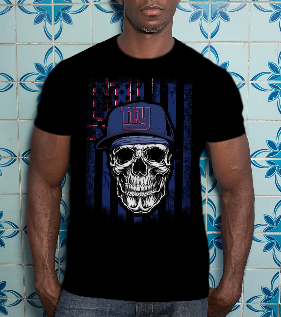New York Giants Skull With Blue Hat And American Flag Background T-Shirt
