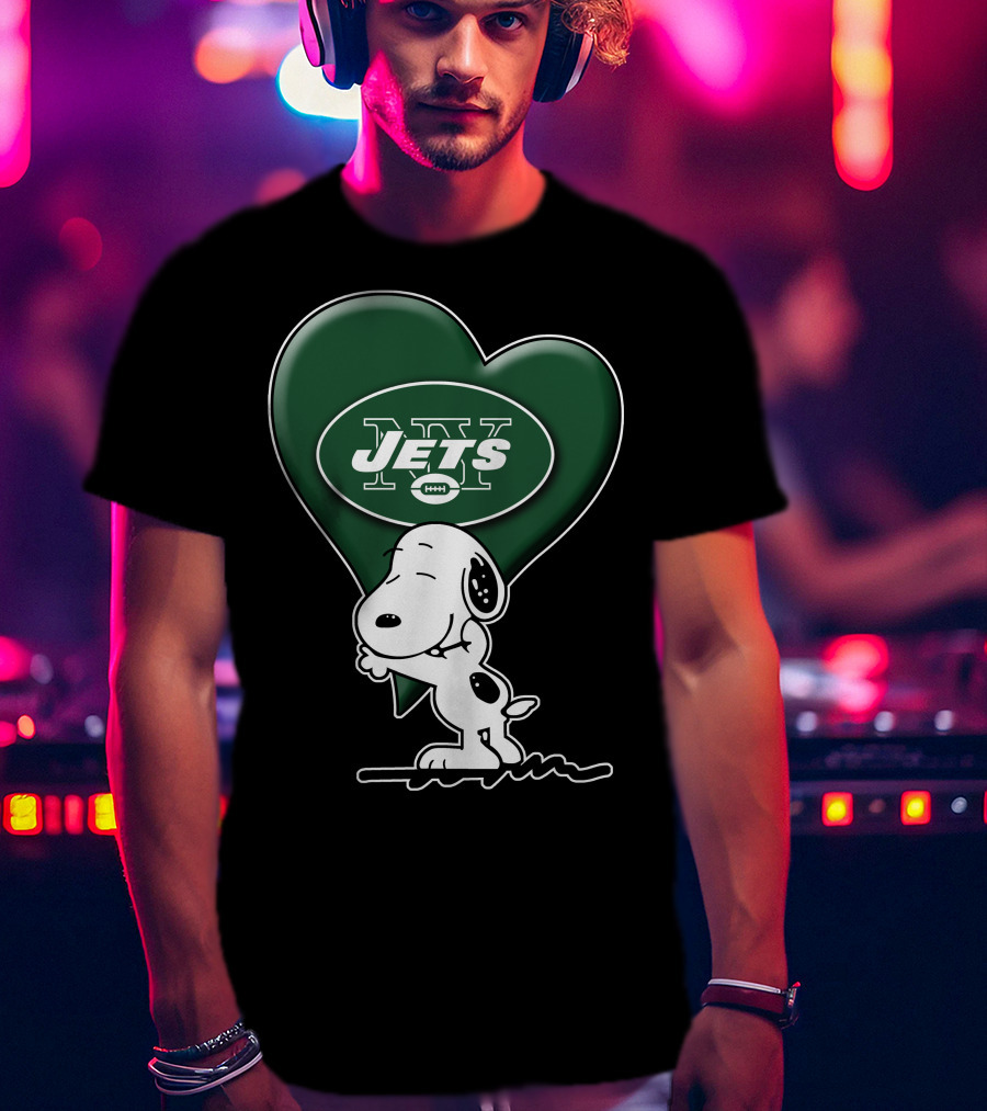 Snoopy Holding Heart Shaped New York Jets T-Shirt