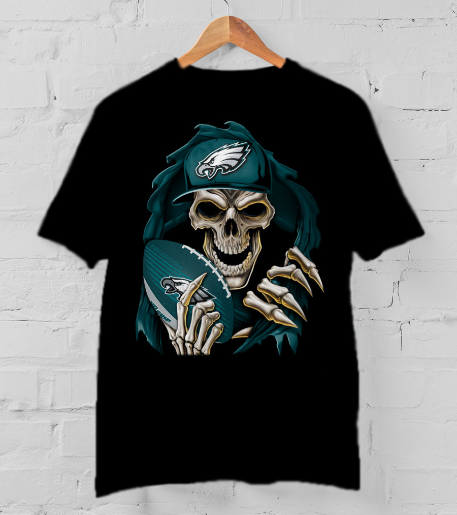 Philadelphia Eagles Skull Holding Football T-Shirt