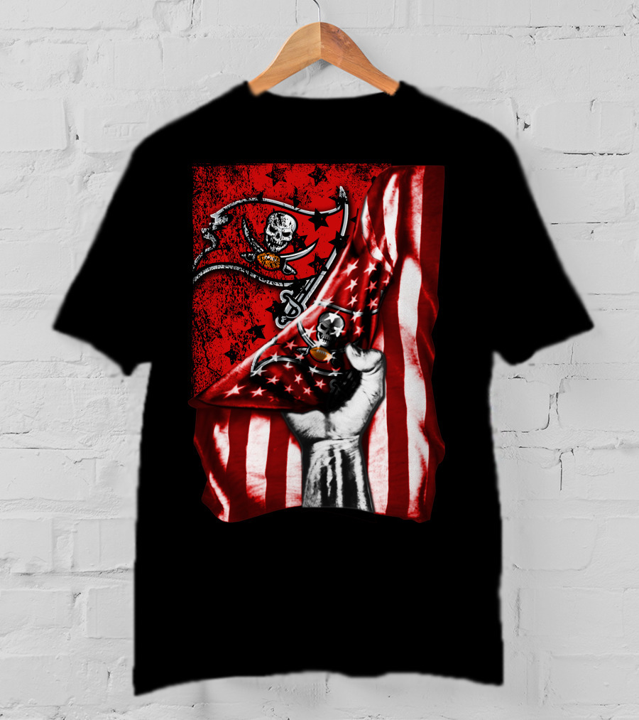 Tampa Bay Buccaneers Flag With Skull And Crossbones T-Shirt