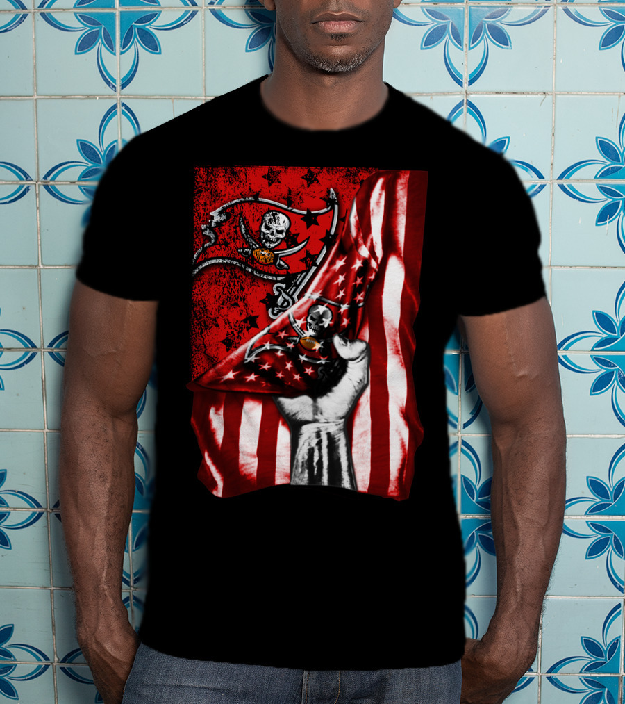 Tampa Bay Buccaneers Flag With Skull And Crossbones T-Shirt