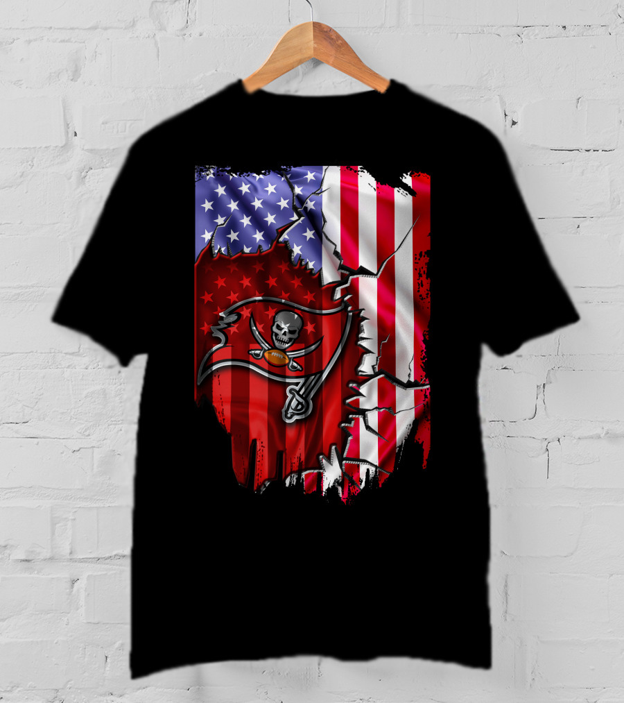 Flag V2 Tampa Bay Buccaneers American Flag Skull And Crossbones Football T-Shirt