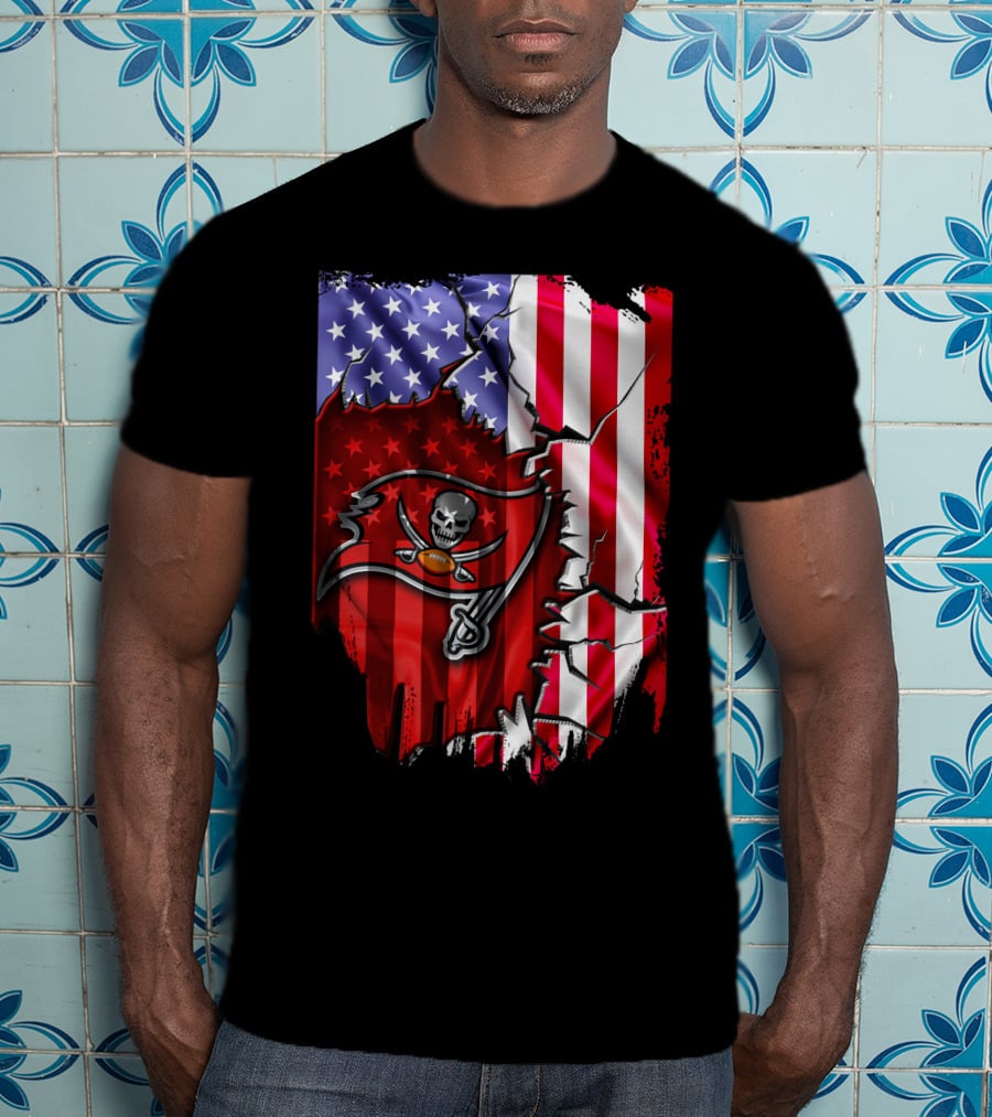 Flag V2 Tampa Bay Buccaneers American Flag Skull And Crossbones Football T-Shirt