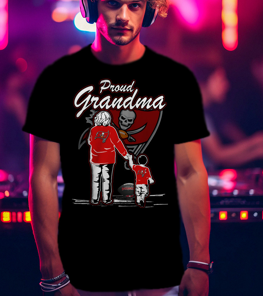 Proud Grandma Tampa Bay Buccaneers Football Family T-Shirt