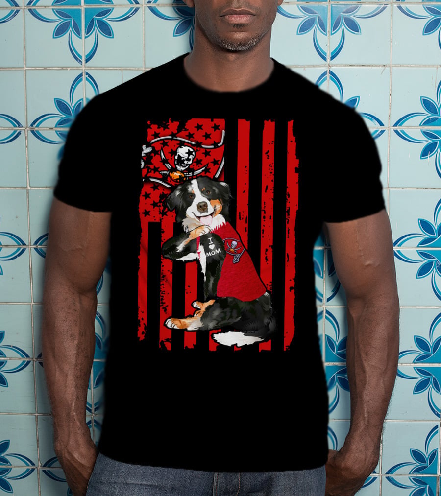 Border Collie In I Love Mom Shirt With Tampa Bay Buccaneers Flag T-Shirt