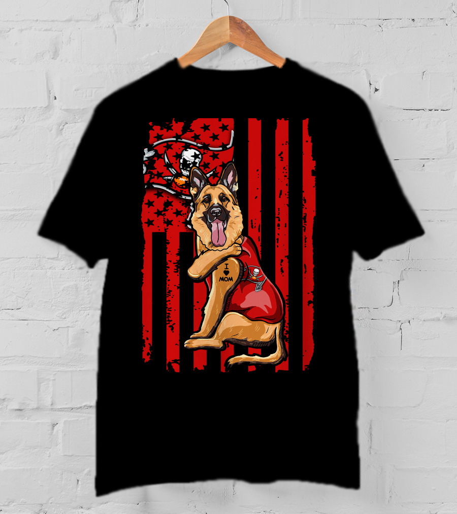 German Shepherd I Love Mom Tampa Bay Buccaneers Flag Background T-Shirt