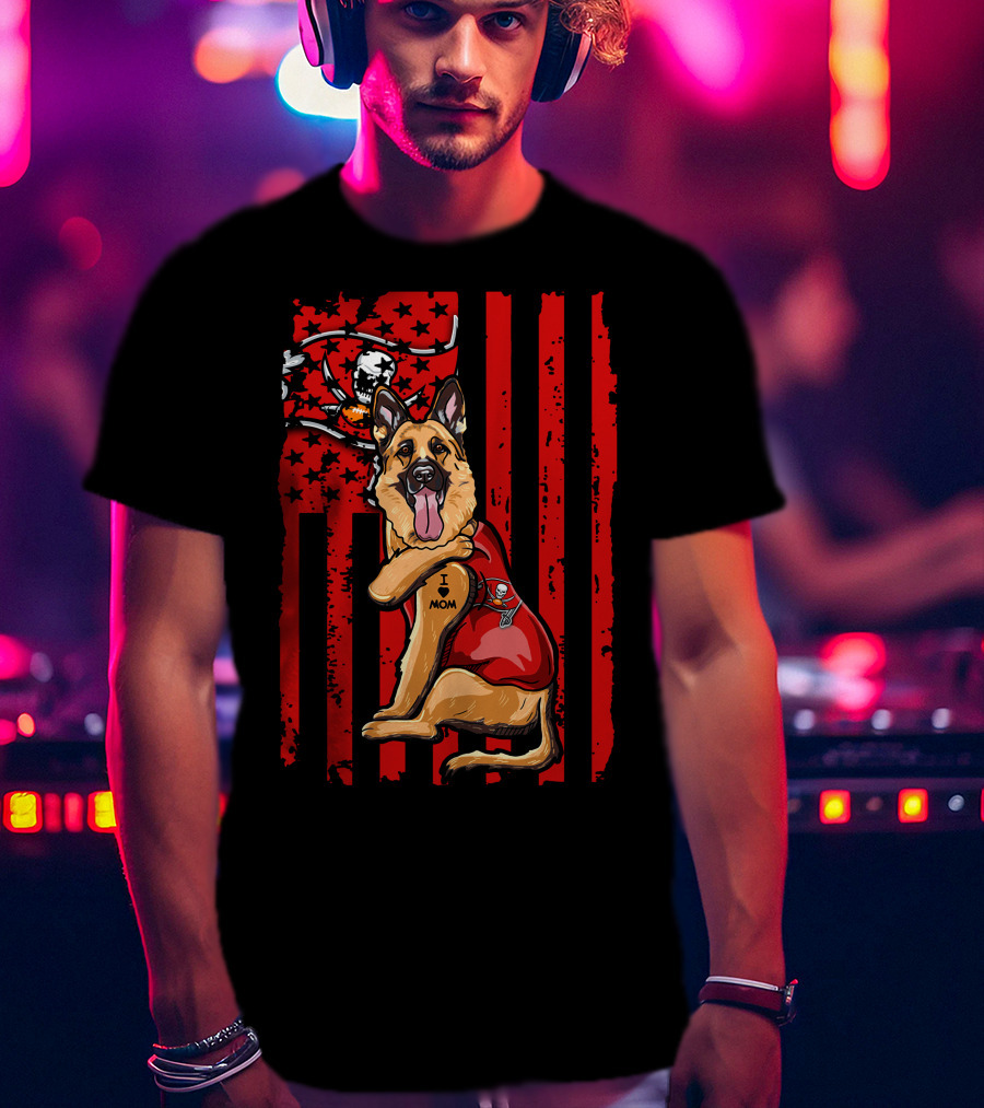 German Shepherd I Love Mom Tampa Bay Buccaneers Flag Background T-Shirt
