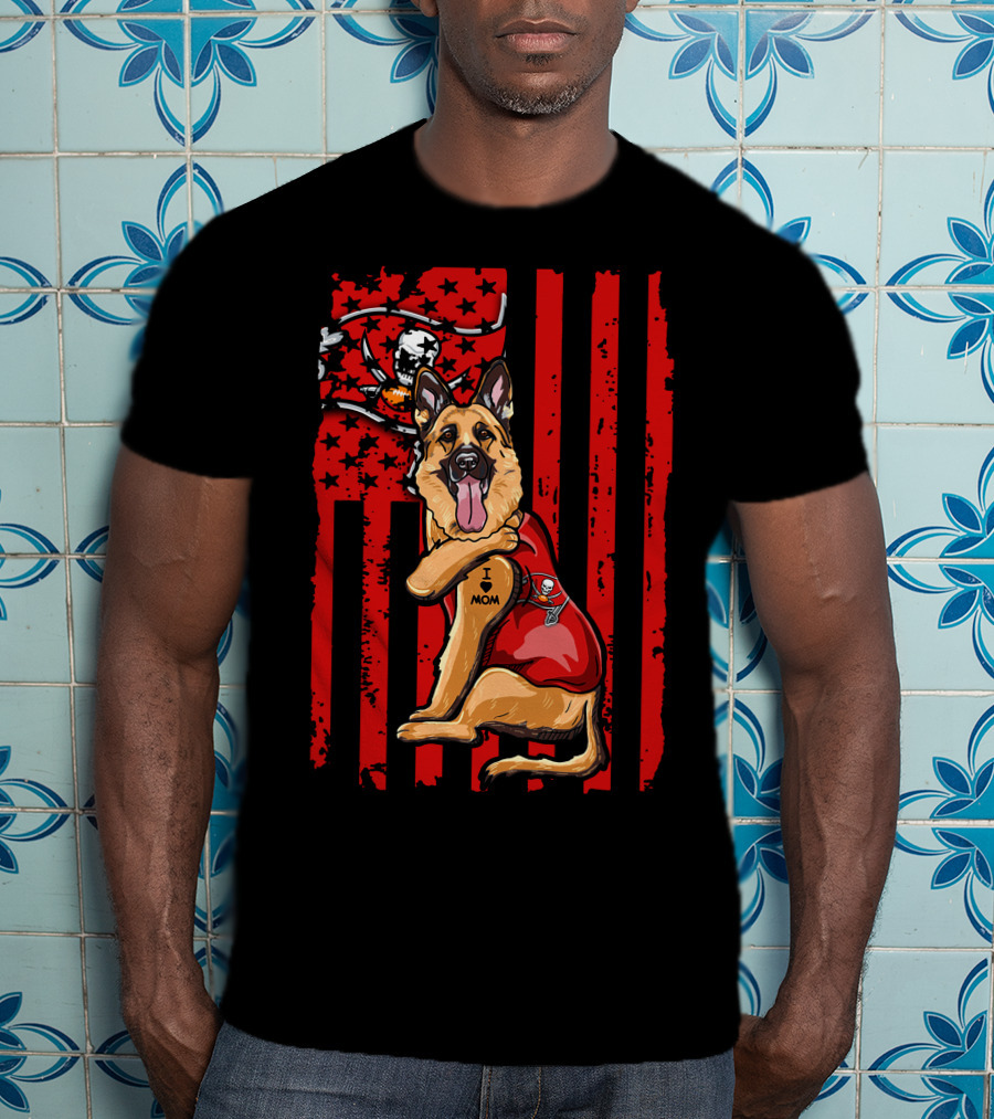 German Shepherd I Love Mom Tampa Bay Buccaneers Flag Background T-Shirt