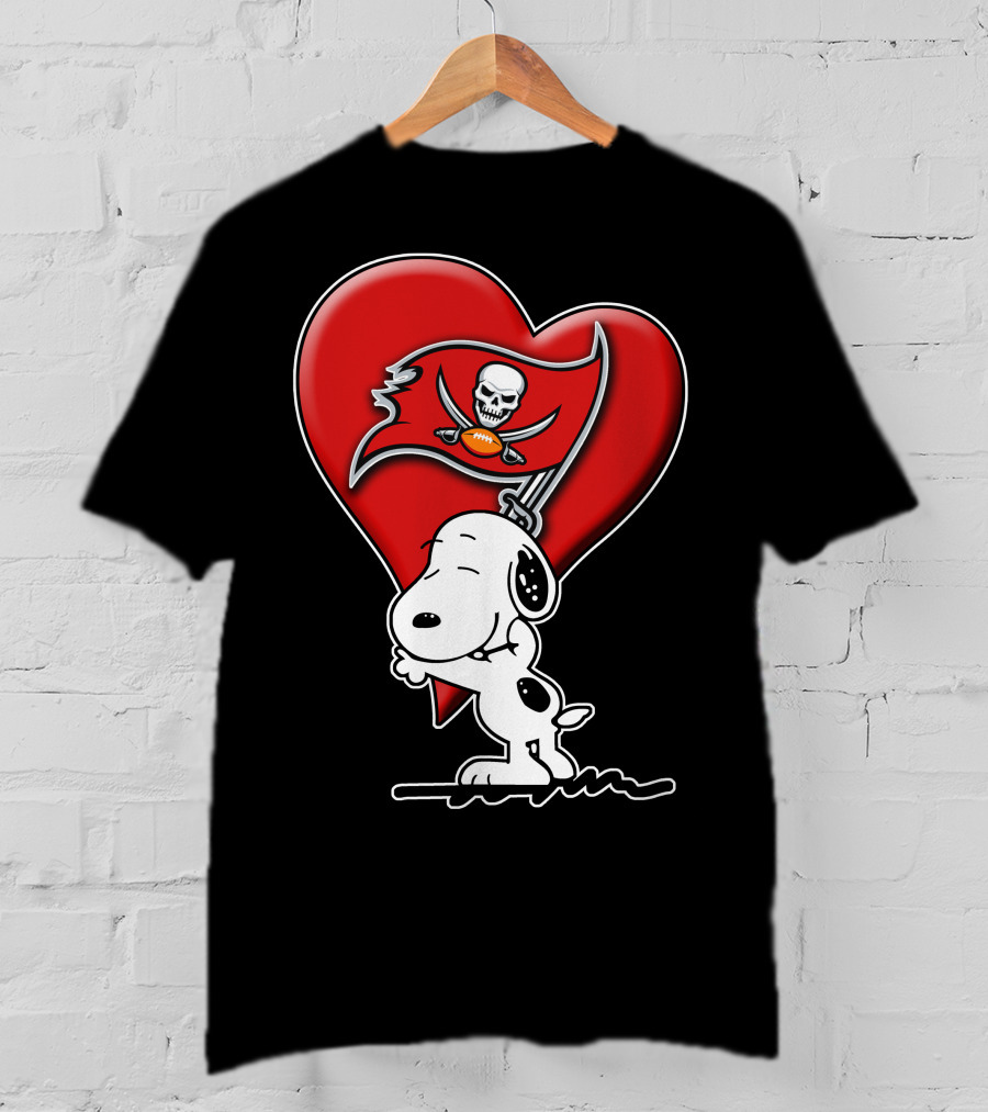 Snoopy Heart Tampa Bay Buccaneers Flag T-Shirt