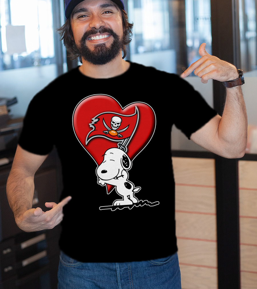 Snoopy Heart Tampa Bay Buccaneers Flag T-Shirt