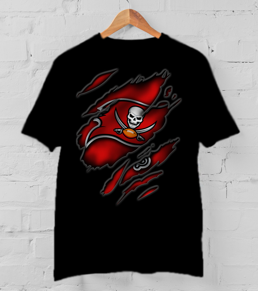 Torn V3 Tampa Bay Buccaneers Skull And Flag T-Shirt