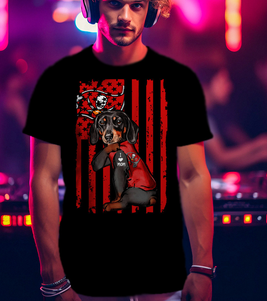 Dachshund I Love Mom Tampa Bay Buccaneers T-Shirt