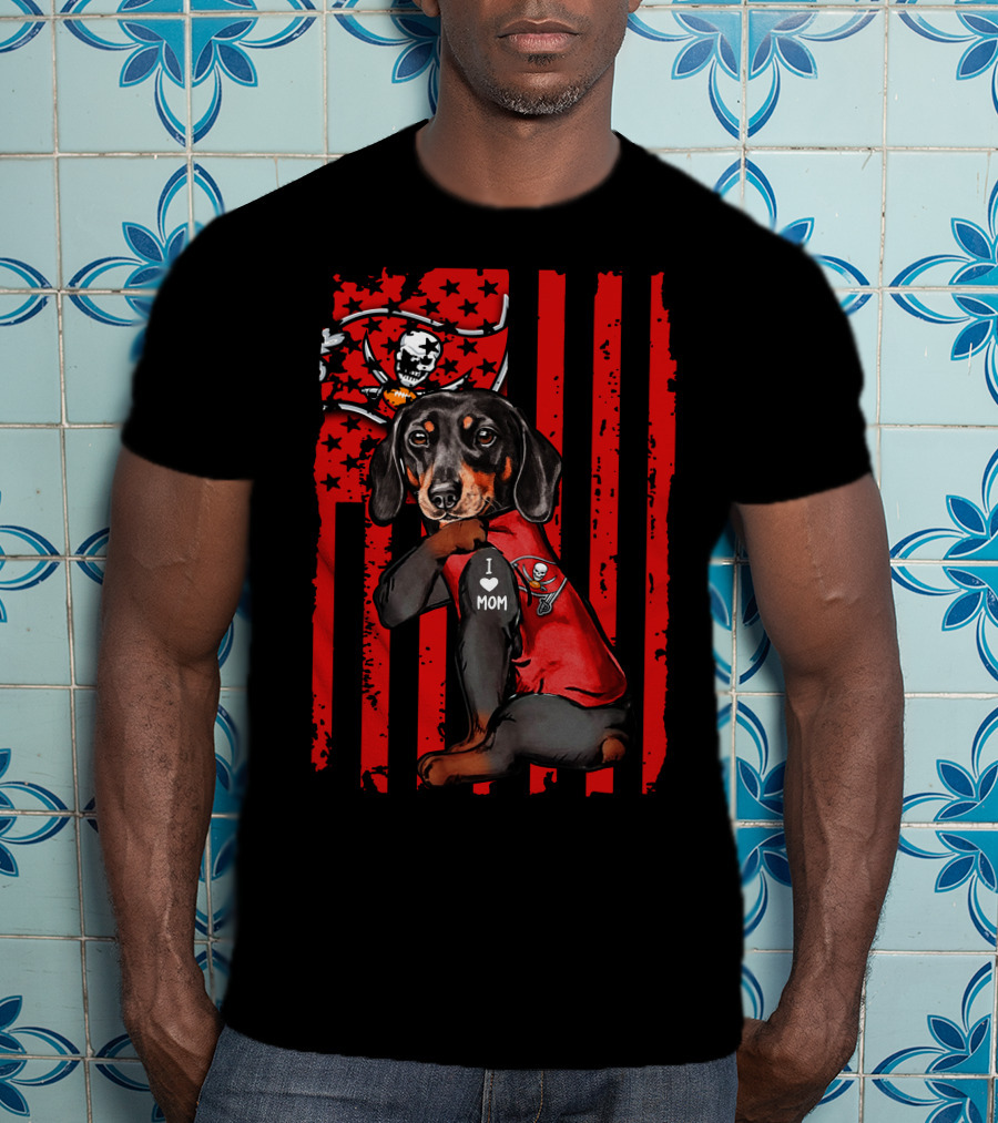 Dachshund I Love Mom Tampa Bay Buccaneers T-Shirt