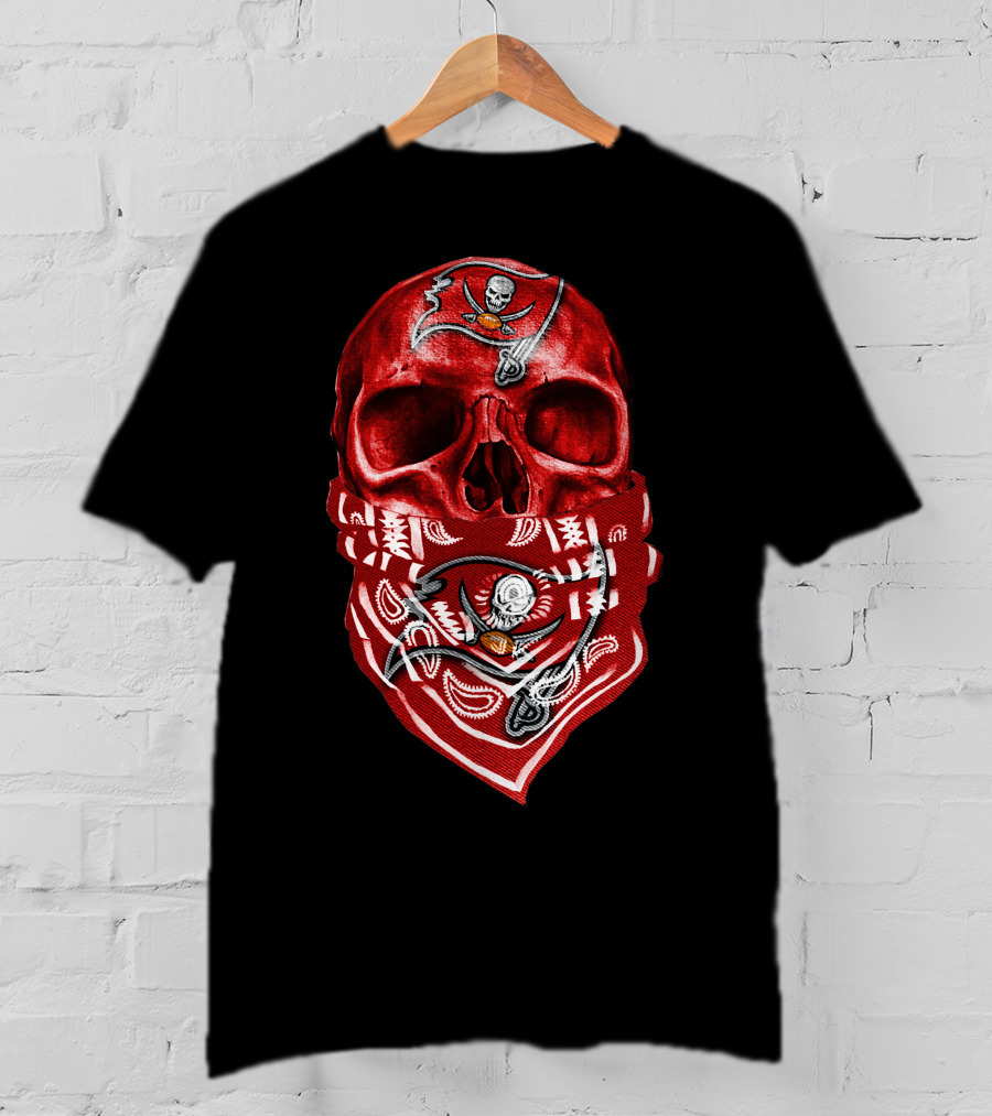 Skull V5 Tampa Bay Buccaneers Bandana Pirate Flag T-Shirt