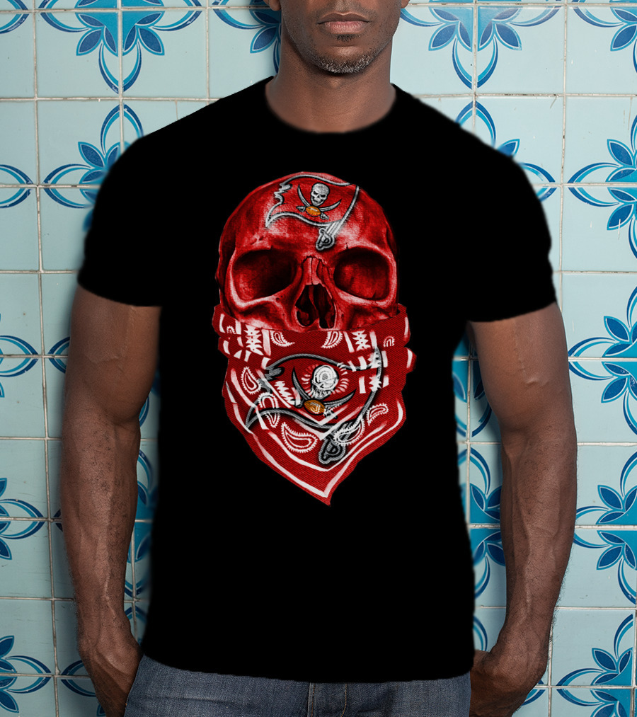 Skull V5 Tampa Bay Buccaneers Bandana Pirate Flag T-Shirt