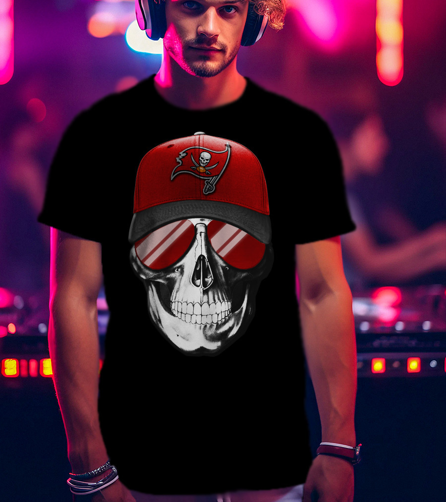 Skull V7 Tampa Bay Buccaneers Red Cap Reflective Glasses T-Shirt