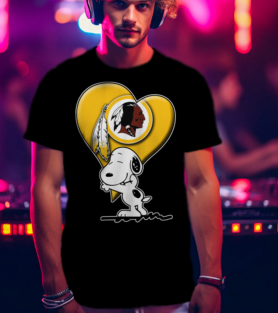 Snoopy Hugging Heart Washington Redskins T-Shirt