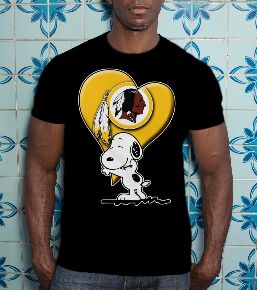 Snoopy Hugging Heart Washington Redskins T-Shirt