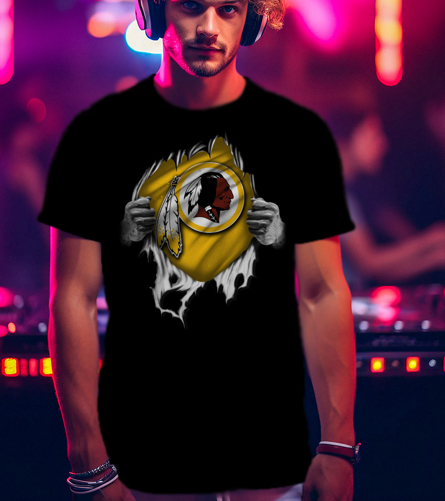 Torn V1 Washington Redskins Feather T-Shirt
