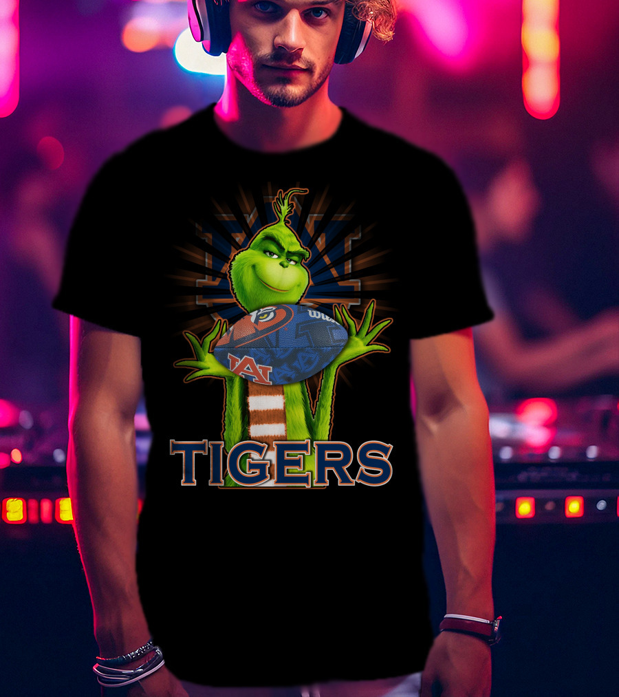 Auburn Tigers Grinch Holding Football T-Shirt