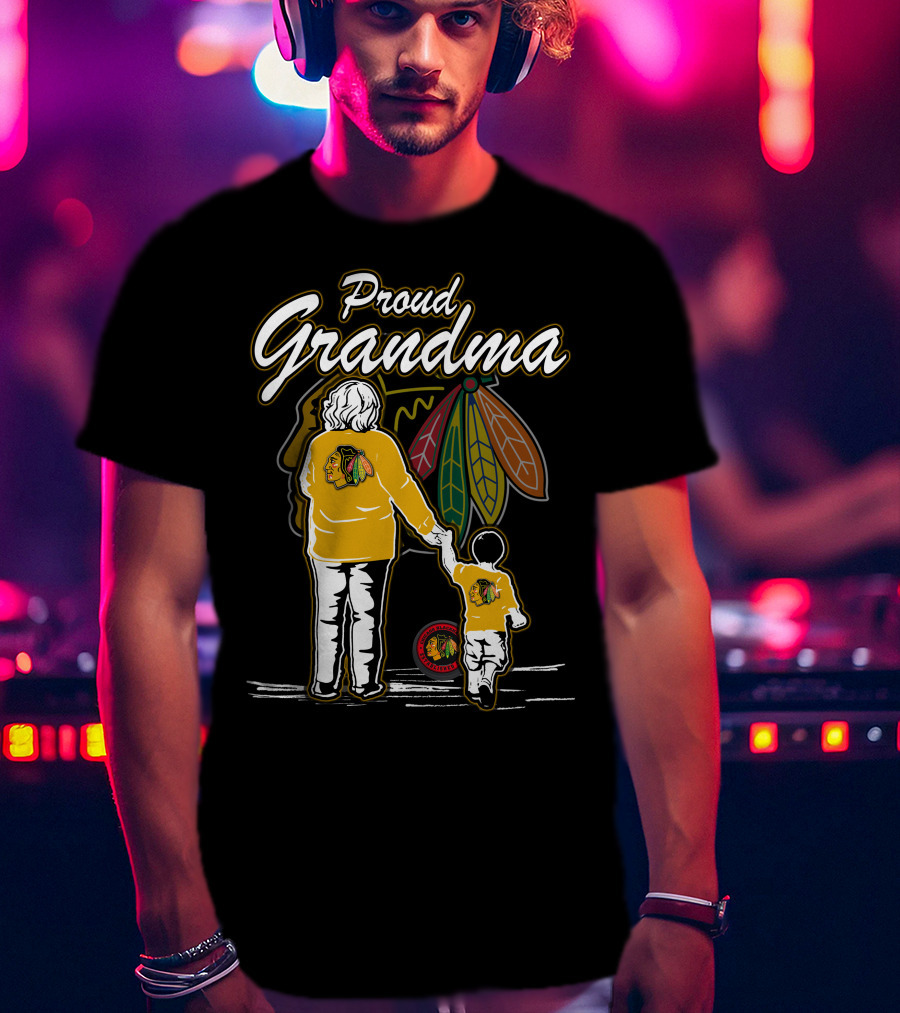 Proud Grandma Chicago Blackhawks Family Holding Hands T-Shirt