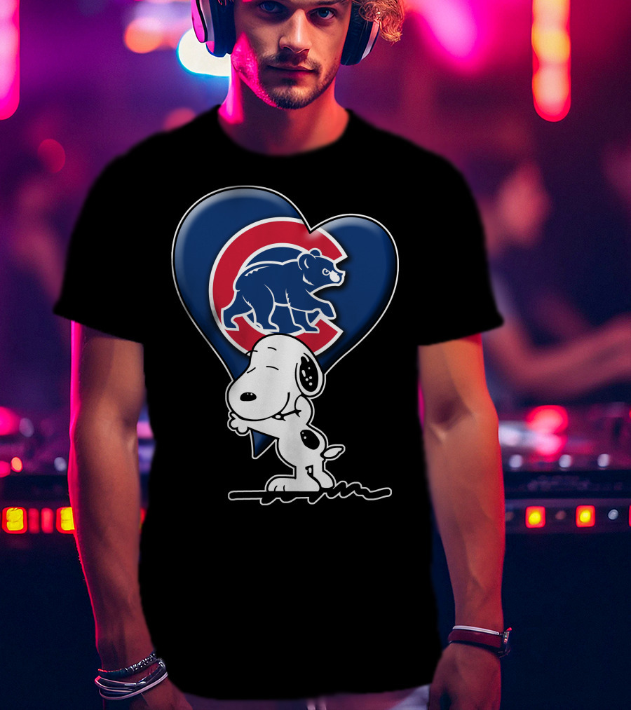 Snp V1 Chicago Cubs Snoopy Heart Hug T-Shirt