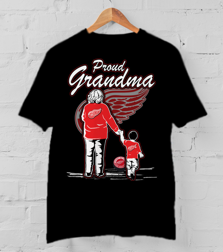 Proud Grandma Detroit Red Wings Family Bonding Winged Wheel Fans T-Shirt