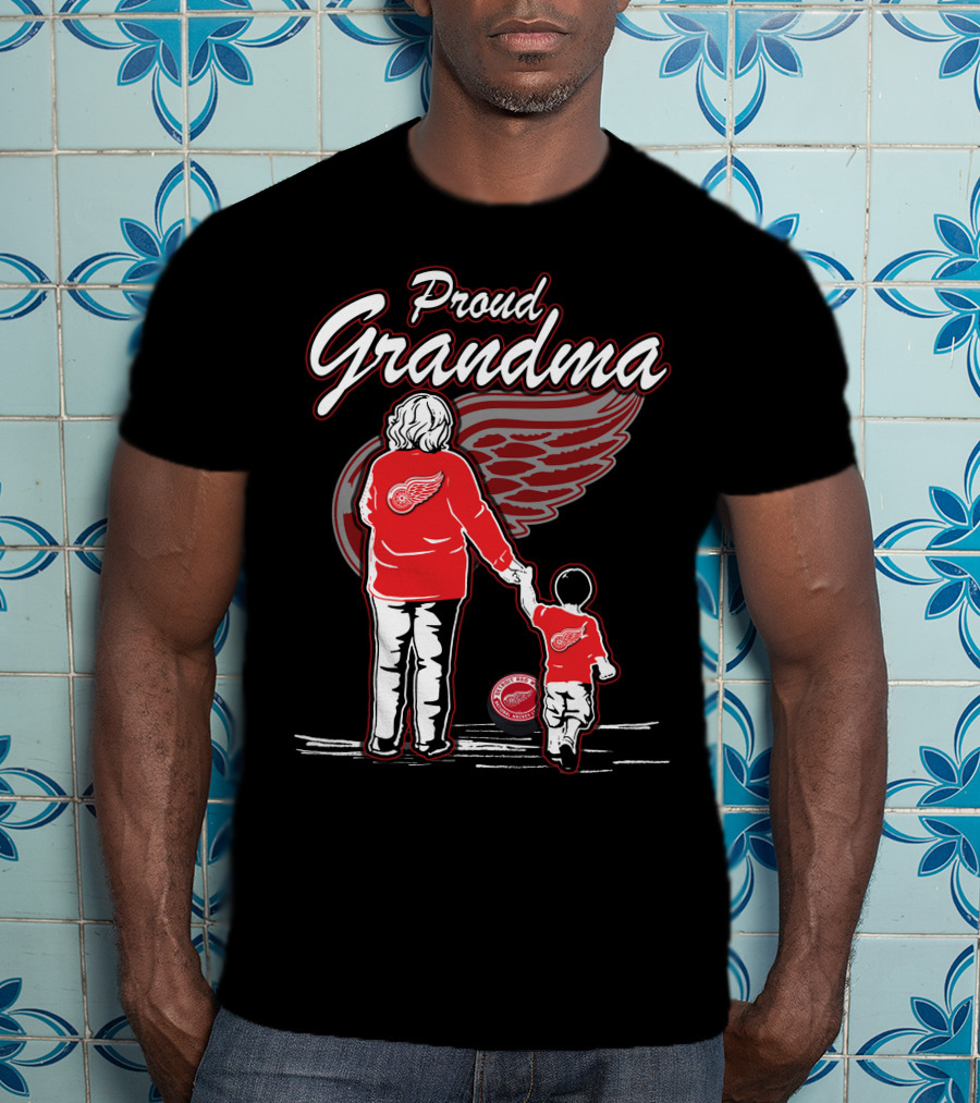 Proud Grandma Detroit Red Wings Family Bonding Winged Wheel Fans T-Shirt